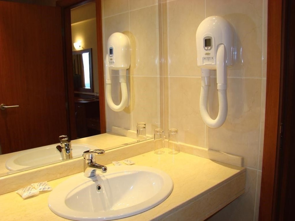 Legends Hotel 24/51