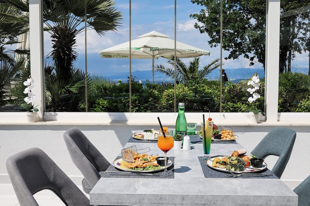 Blue Waves Resort 57/71