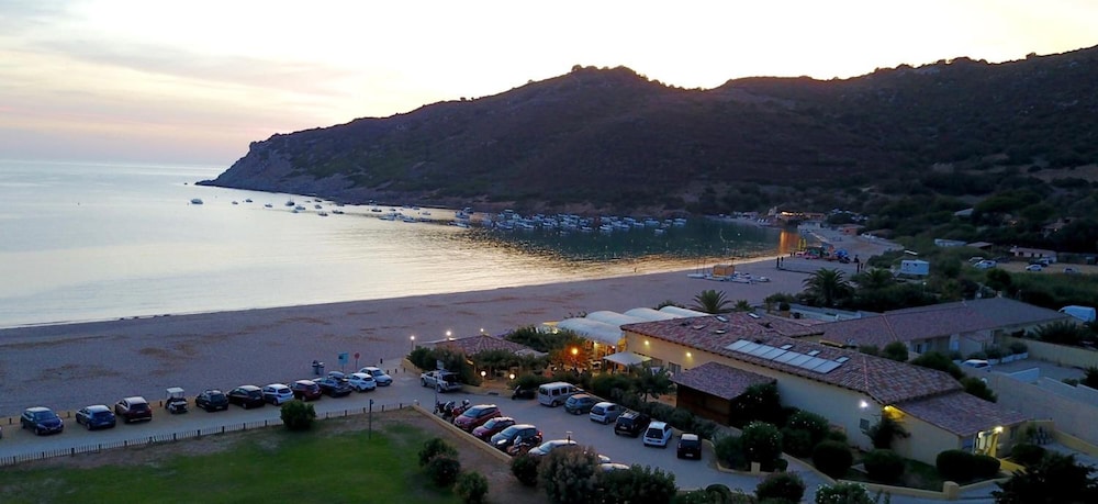 Marina Di Lava Hotel 47/60