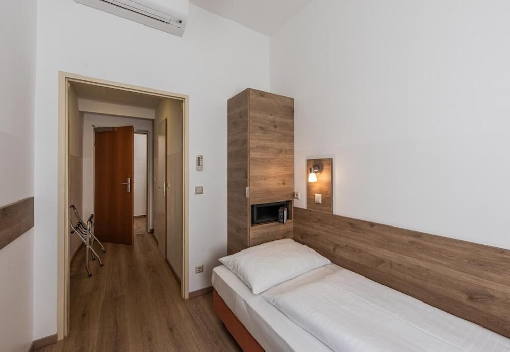 Terminus Hotel 10/50
