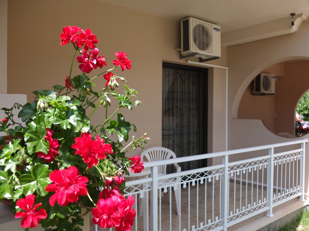 Toulas Apartments 2/50