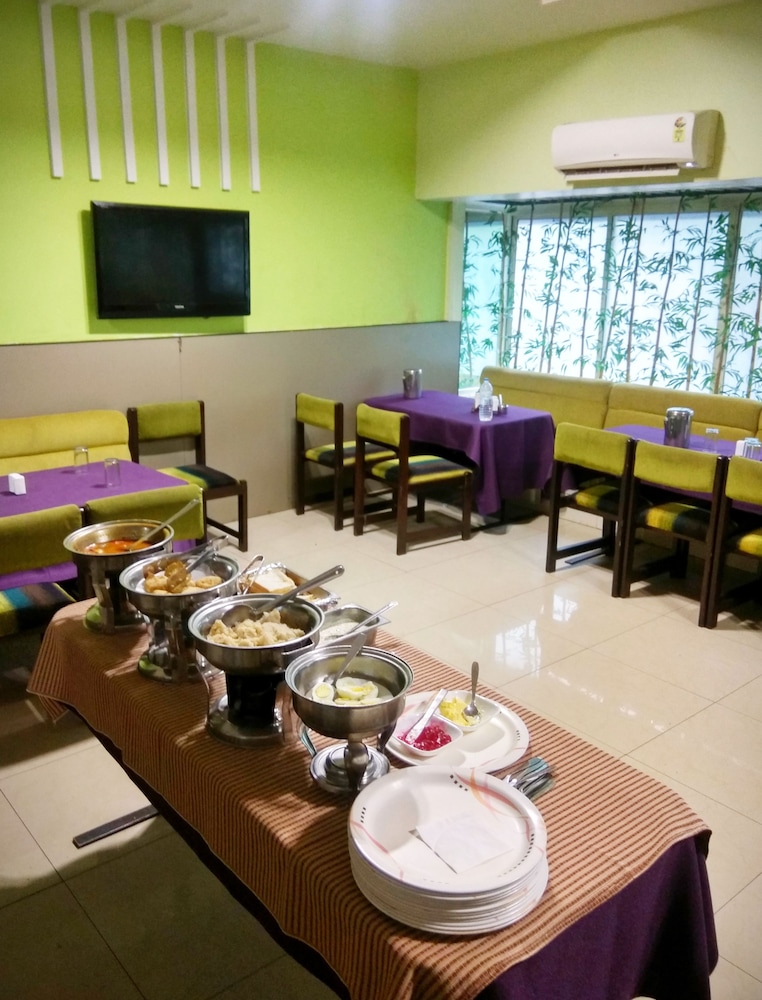 Hotel Raviraj 26/35