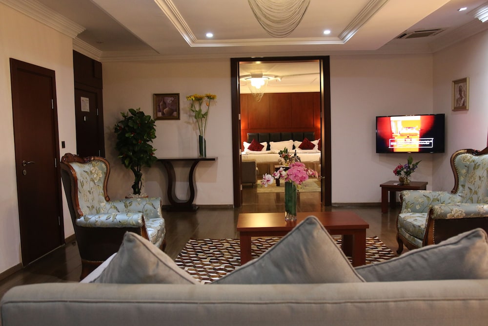 Grand Pela Hotel and Suites 21/44