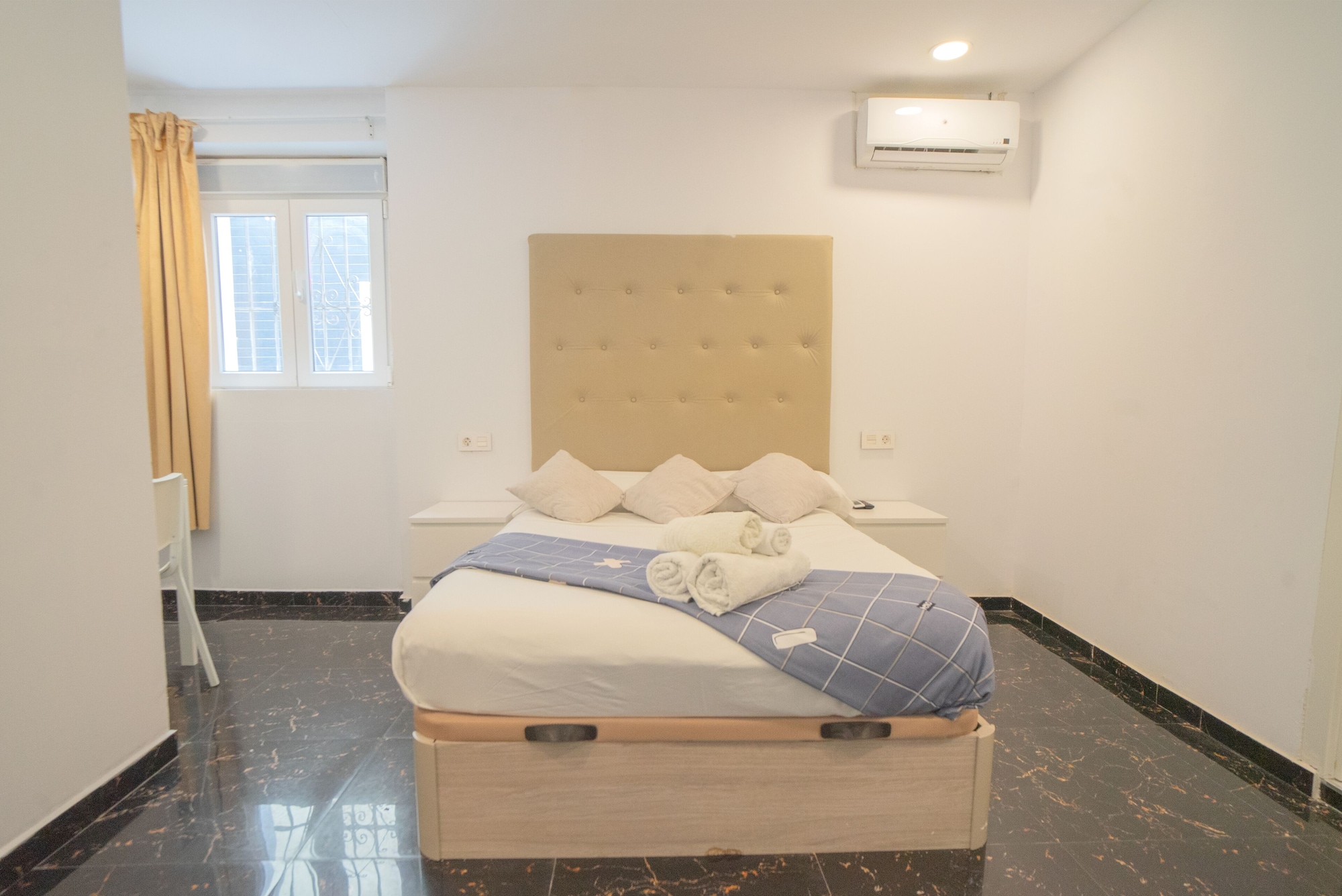 ECONOMY, DOUBLE BED