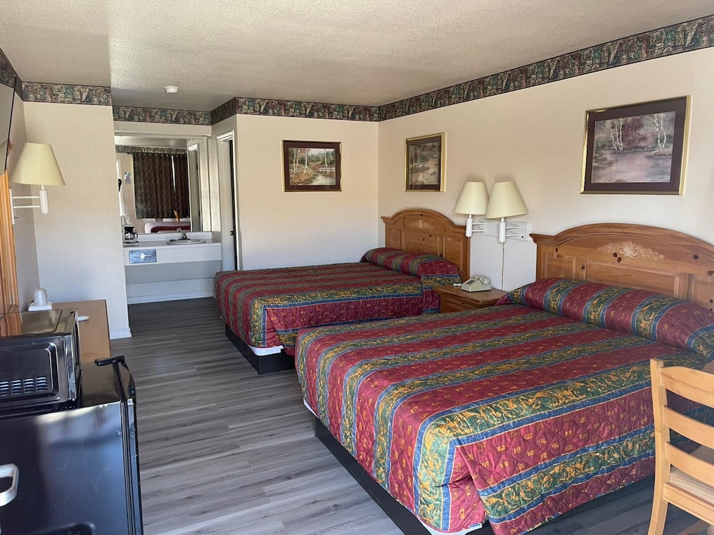 ROOM, 2 QUEEN BEDS, KITCHEN