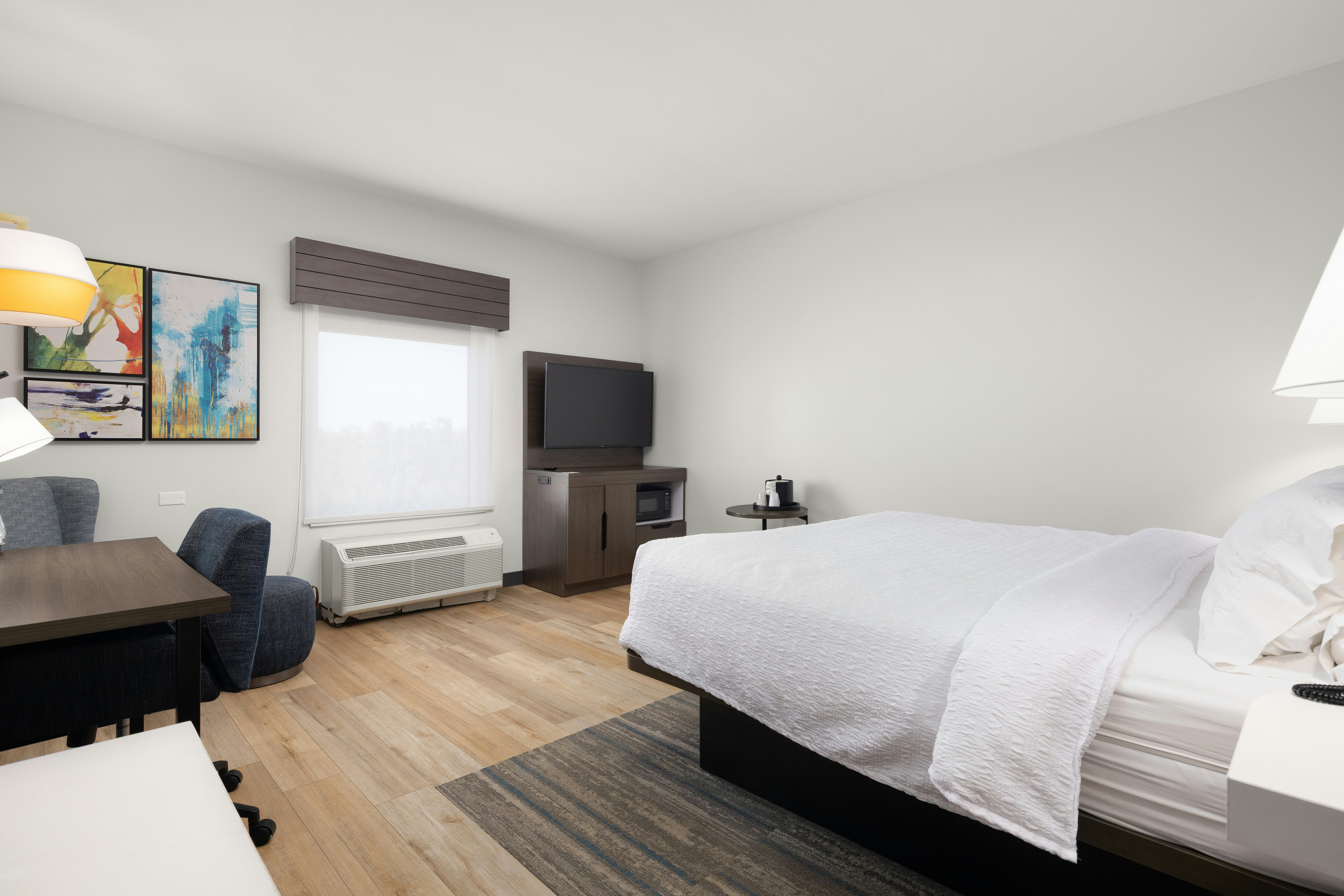 ROOM, KING BED
