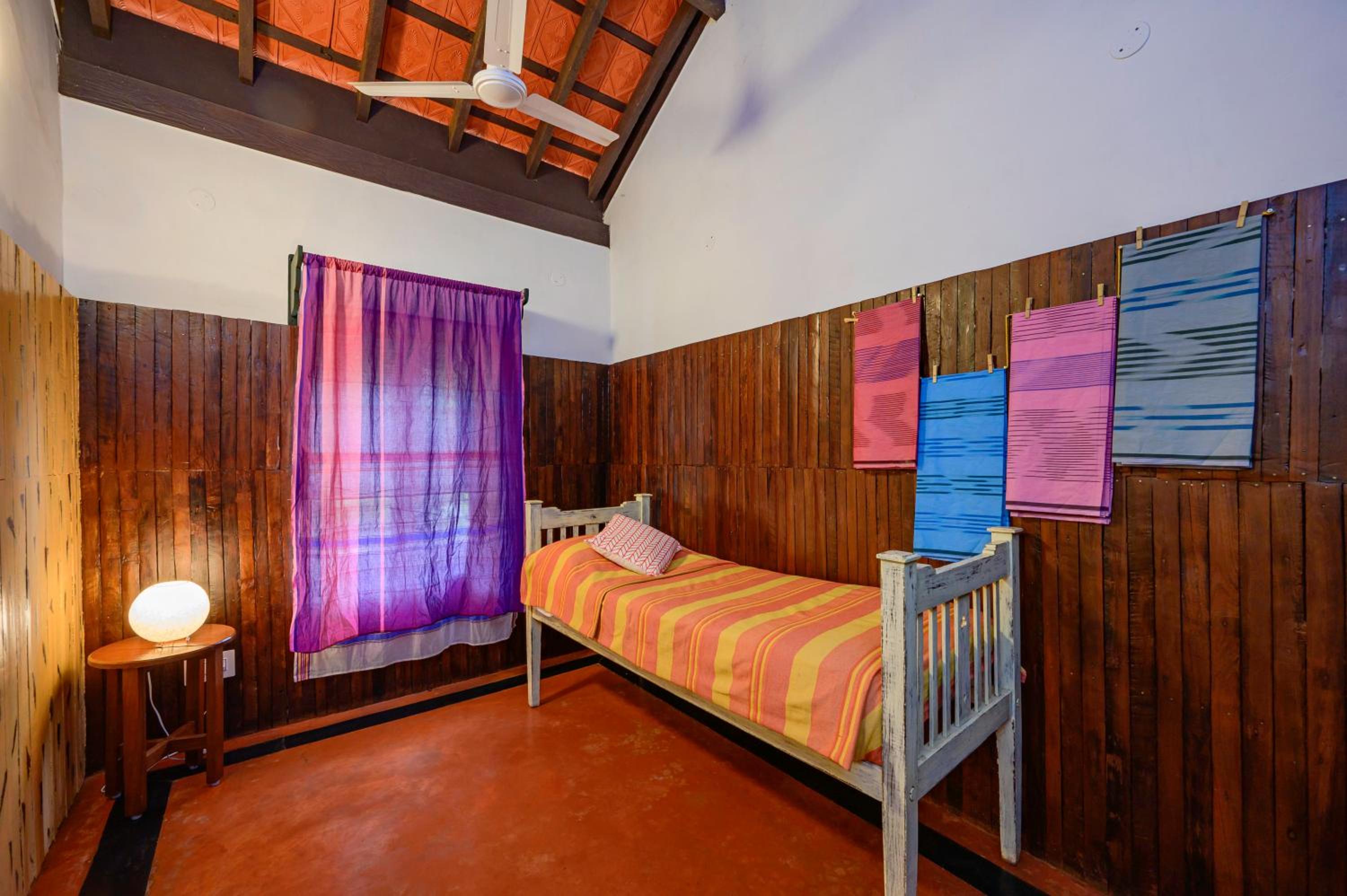 Heritage, Romance, Single Bed