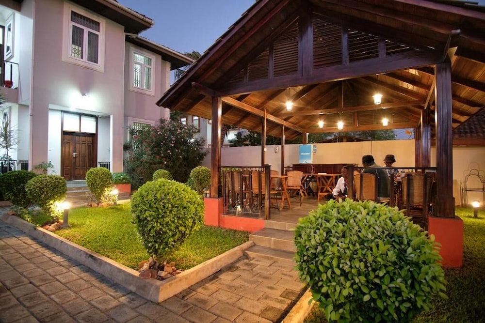 The Highbridge Guest Lodge 35/39