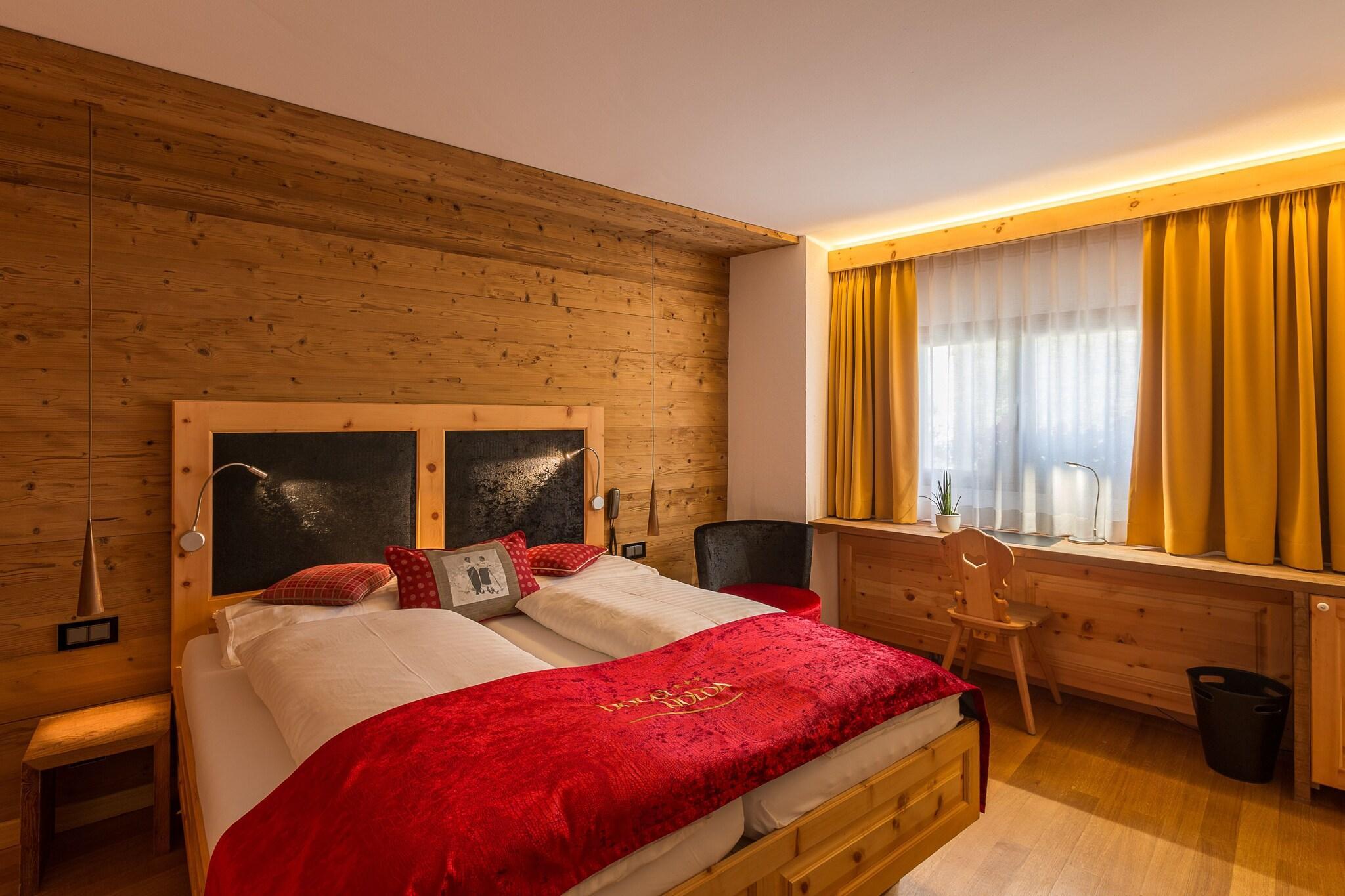 Room, Double Bed, Bathtub
