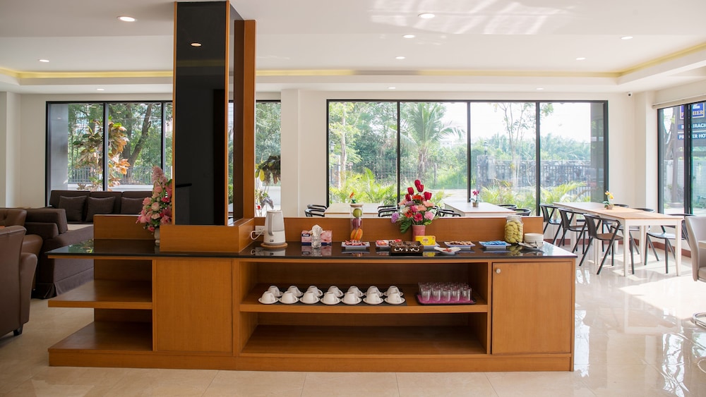 B2 Sriracha Premier Hotel 32/34