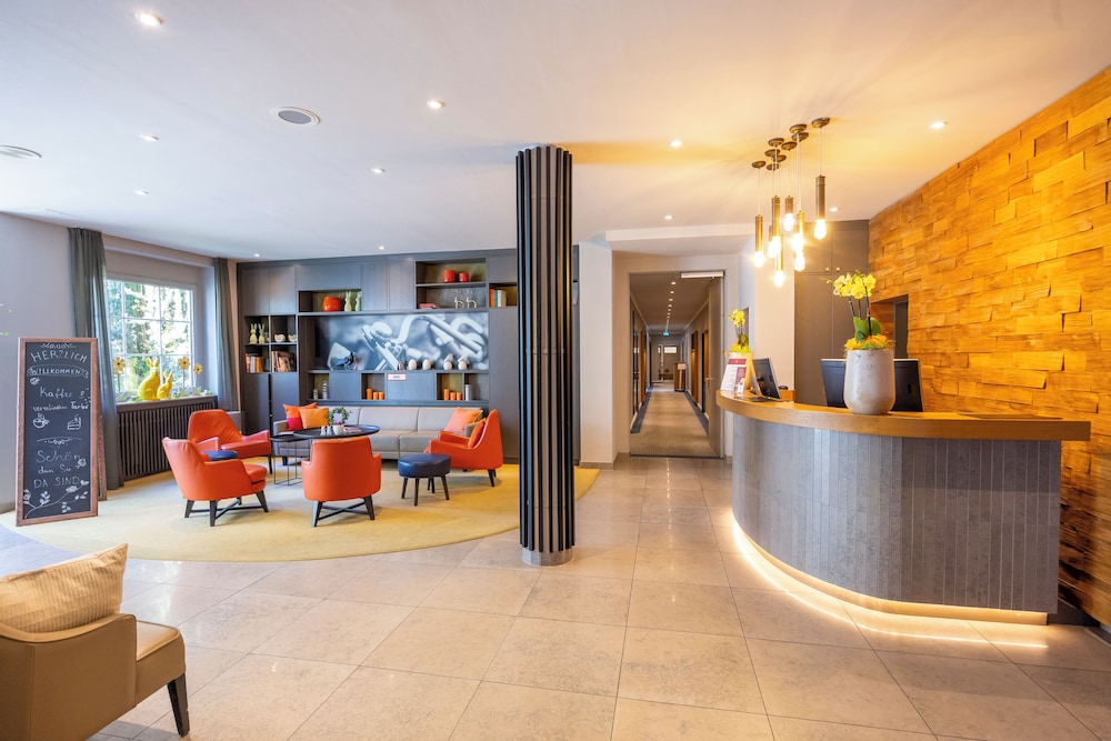 Parkhotel Schloss Hohenfeld (Parkhotel Hohenfeld) 10/65
