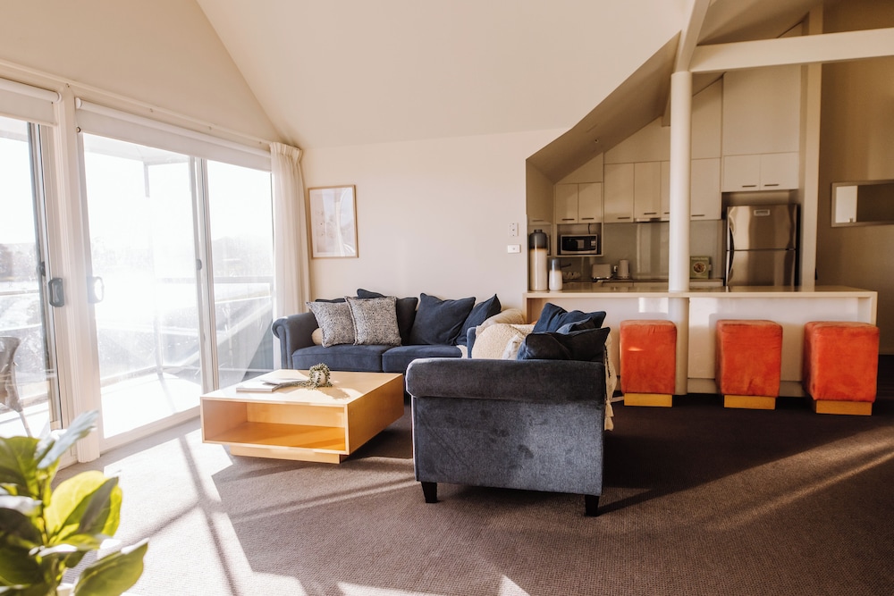 York Cove Hotel 35/59