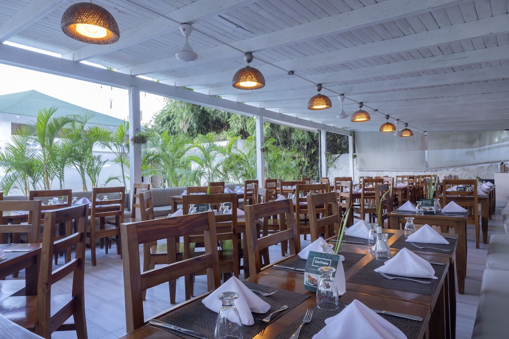 whala!bavaro 28/50