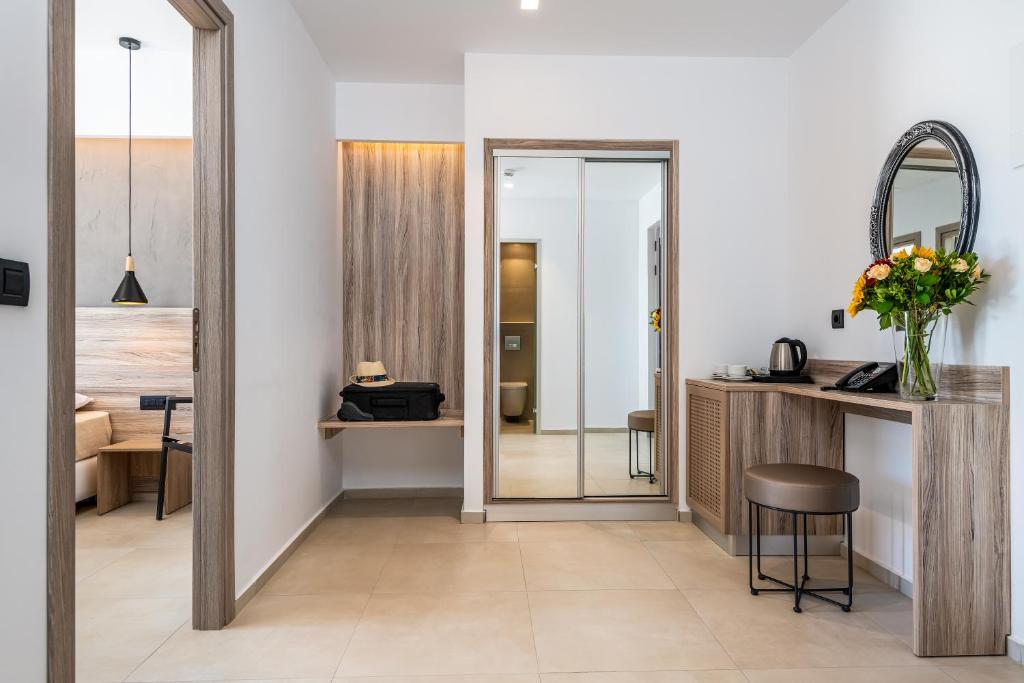 Oneiro Boutique Hotel 33/37
