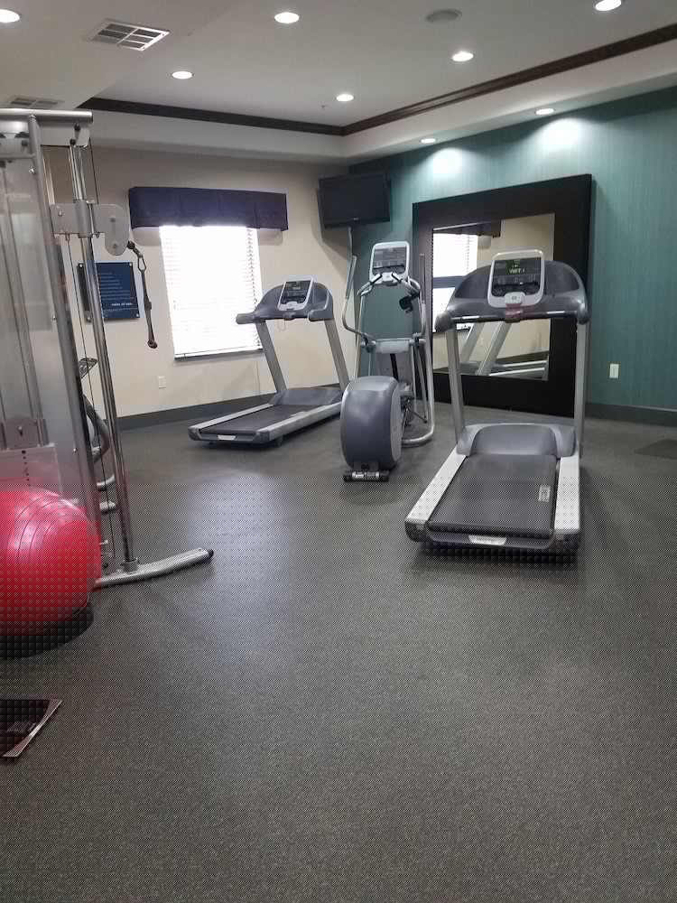 Hampton Inn Suites Center TX 20/30