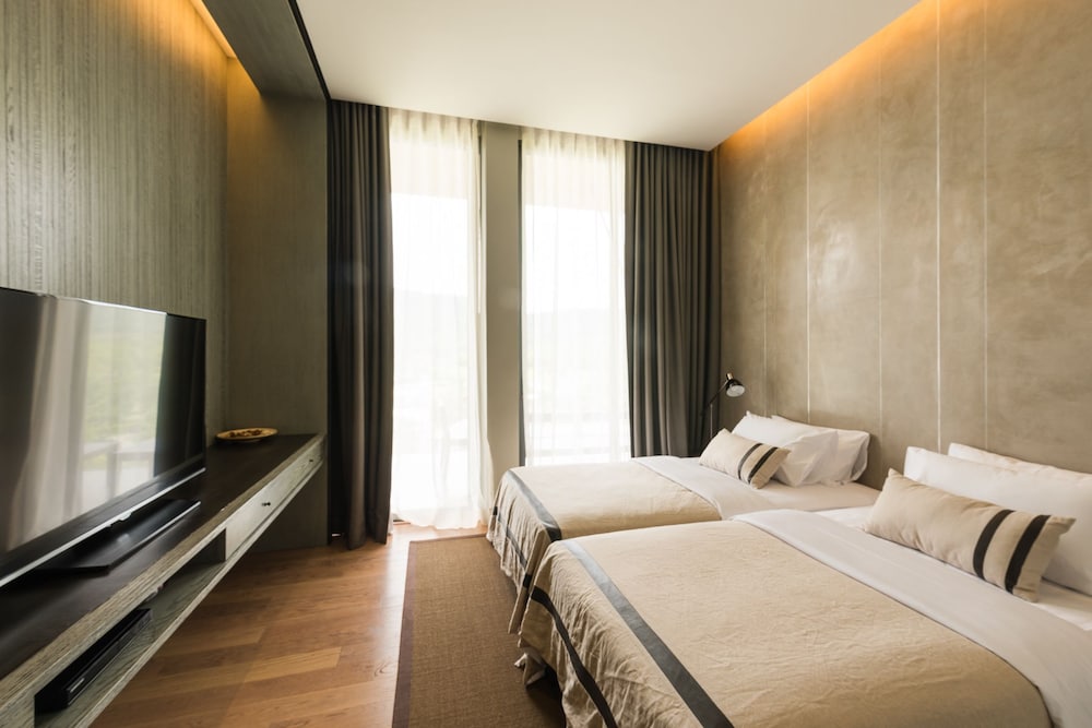Atta Lakeside Resort Suite 21/81