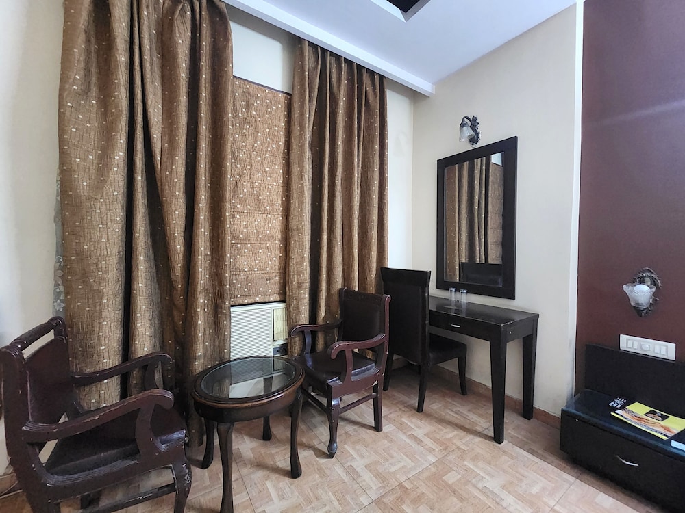 Oyo Rooms 760 Karol Bagh Metro Station 42/50
