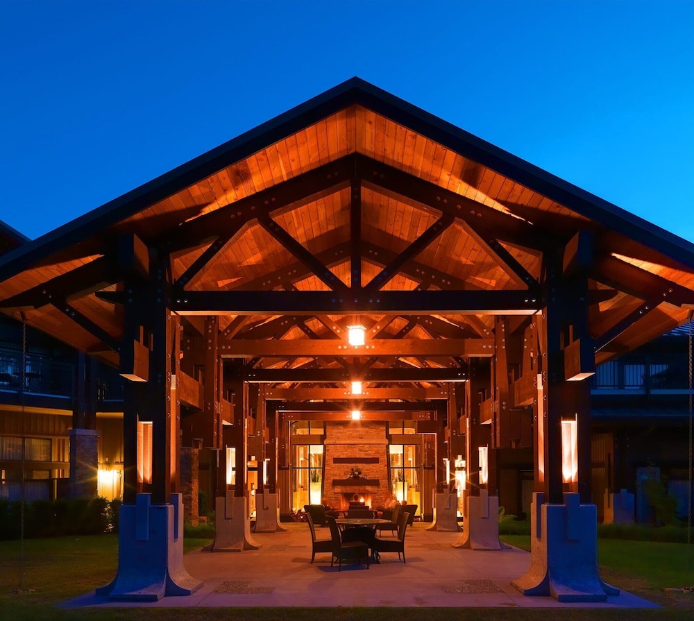 Sunrise Ridge Waterfront Resort in PARKSVILLE - BIRTISH COLUMBIA
