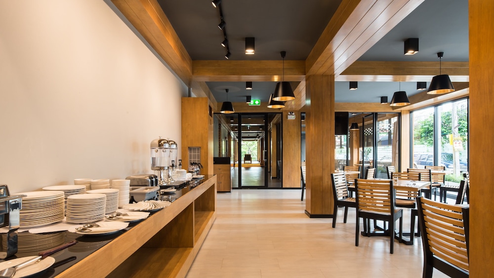 Asana Hotel & Residence 48/51