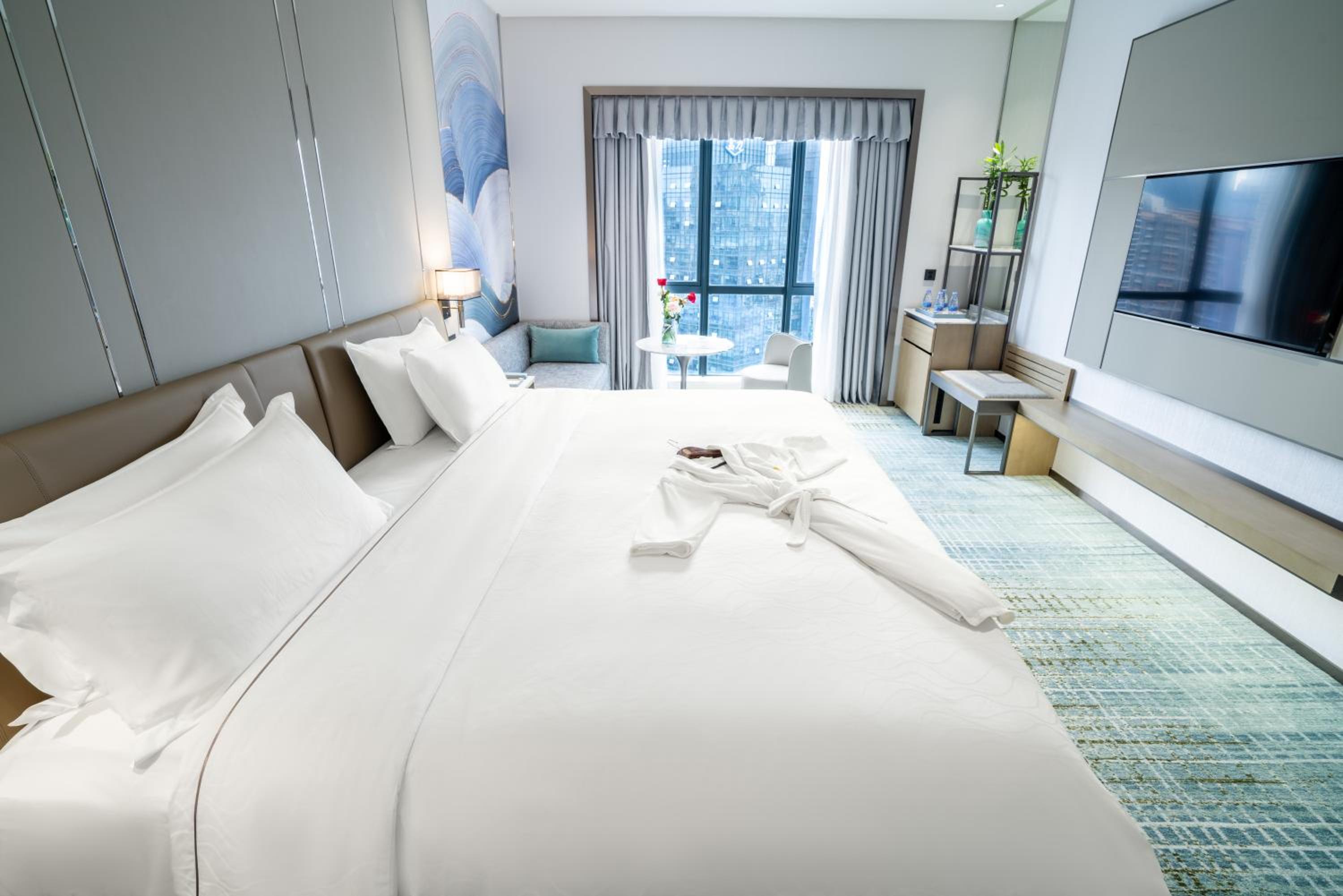 Scene, Tower, King Bed, Queen Bed