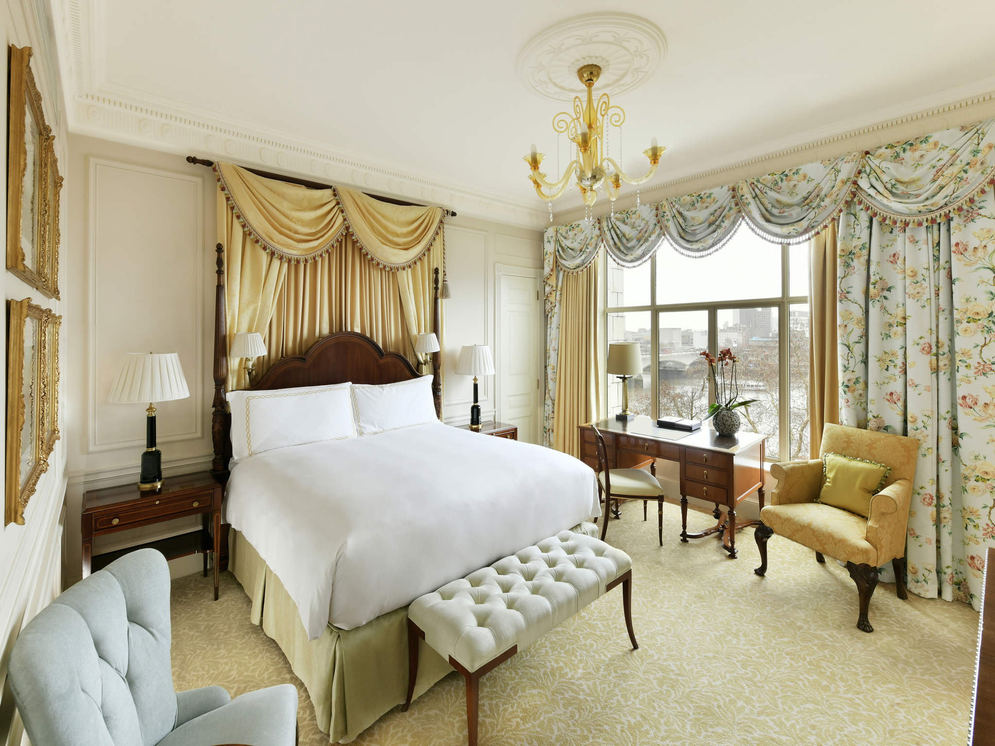 1 Bedroom, Suite, King Bed, River View, Butler, Living Area, The Savoy Hotel 4/8