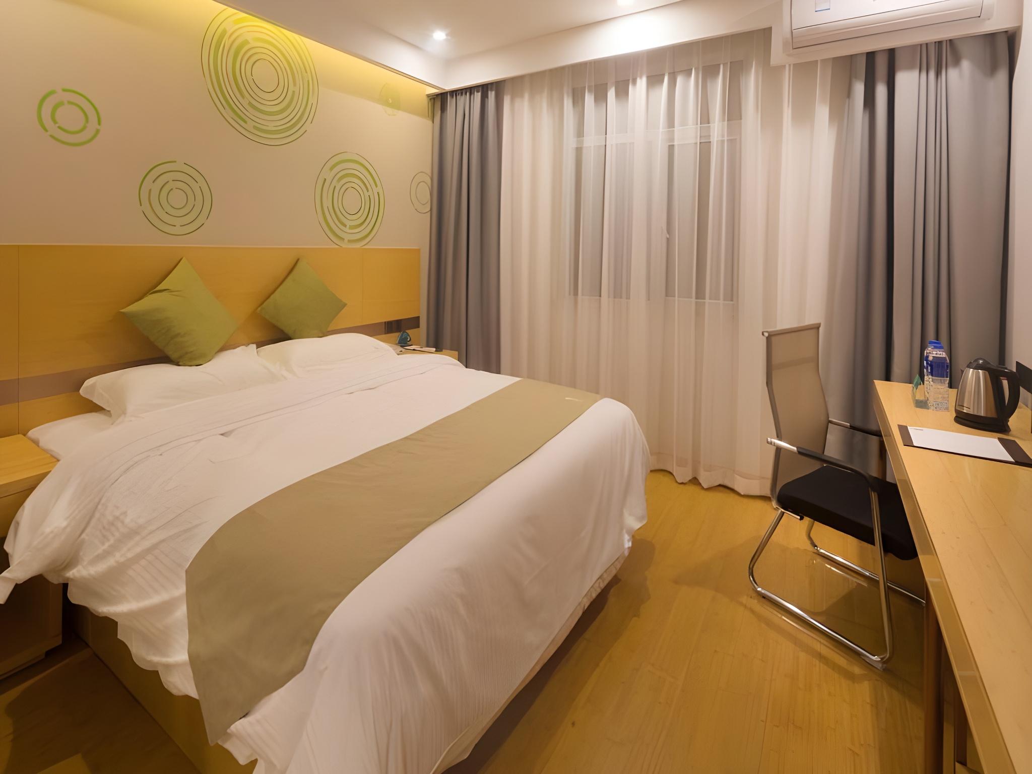 ROOM, QUEEN BED
