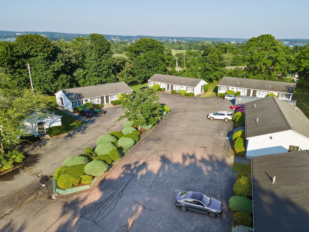Founder's Brook Motel & Suites 25/48