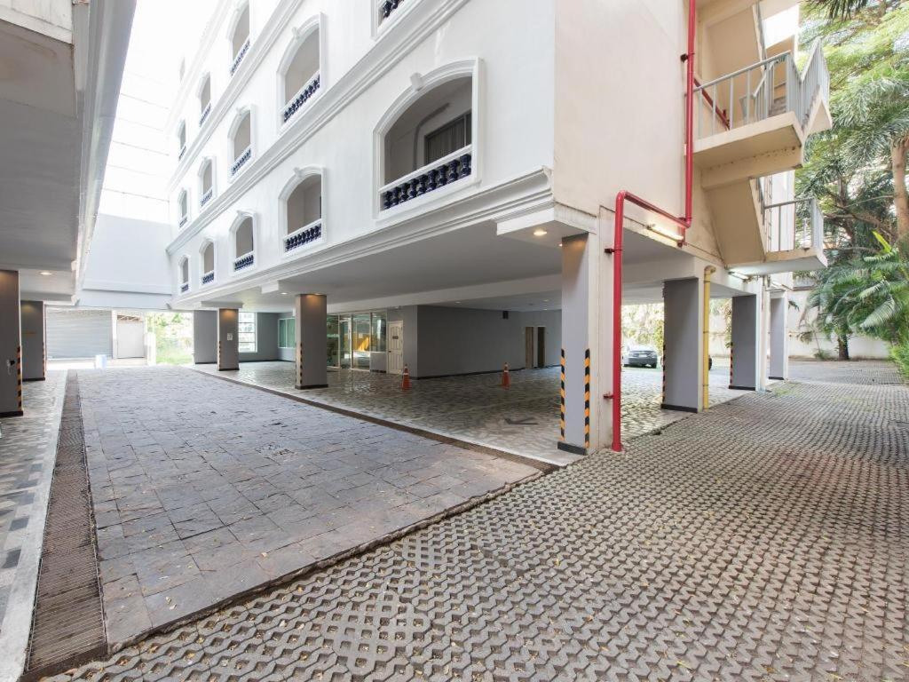 Romance Hotel Srinakarin 76/80