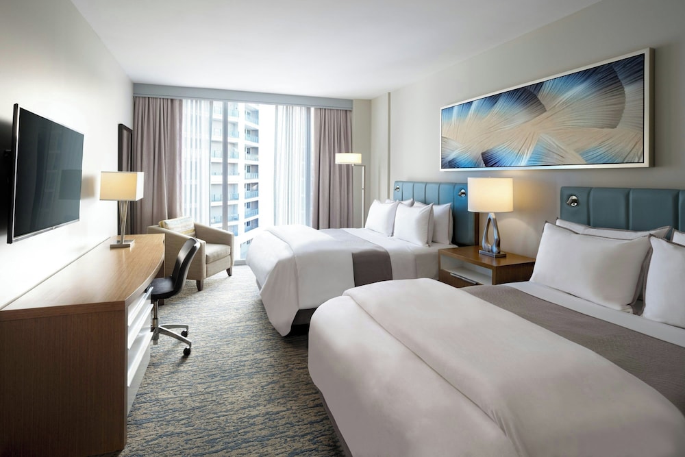 room, 2 queen beds, bay view