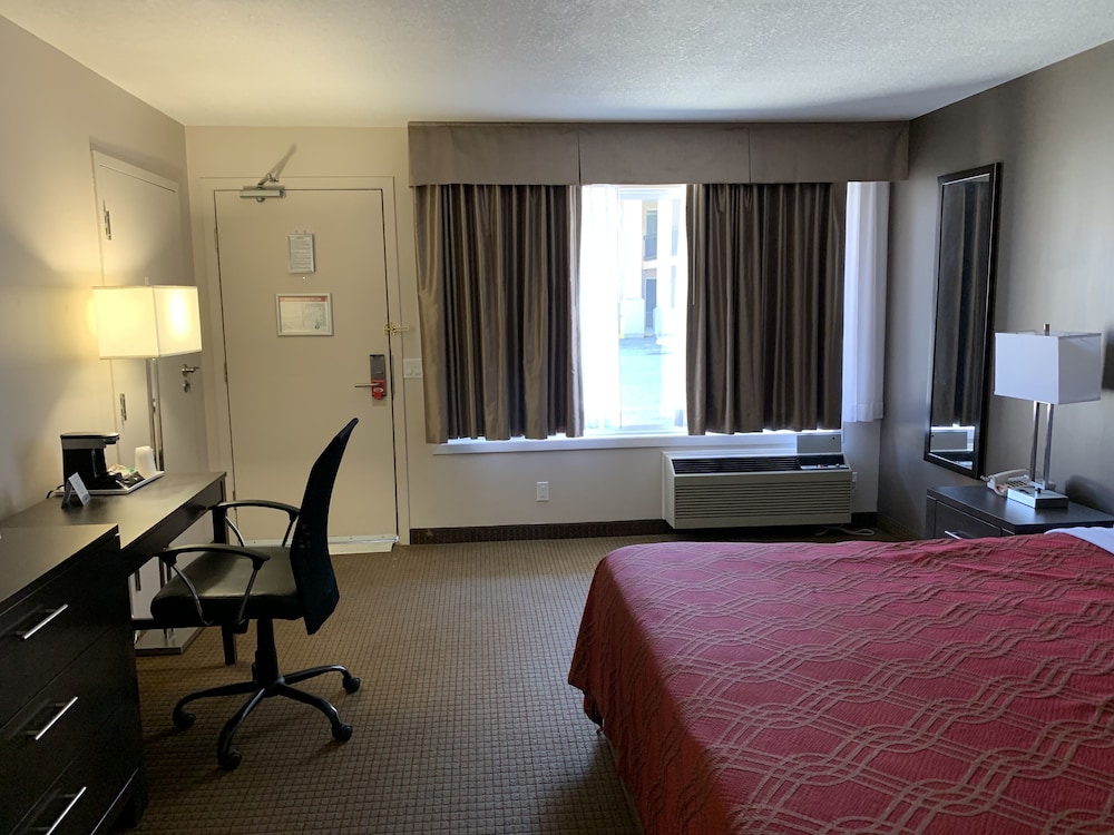 Econo Lodge Inn and Suites Lethbridge - Henderson Lake 26/29