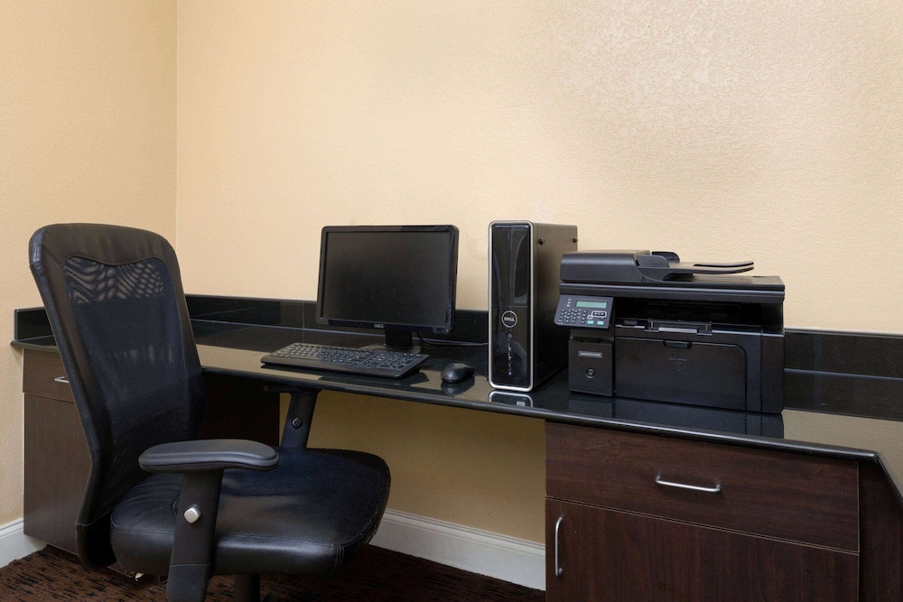 La Quinta Inn And Suites By Wyndham Macon West 38/42