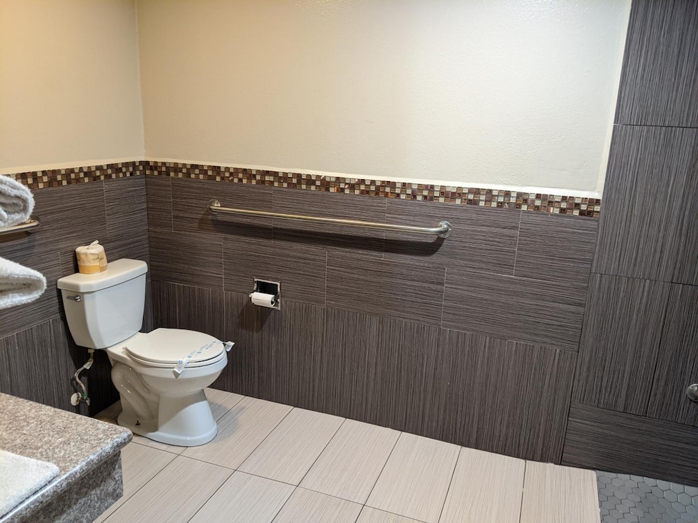 Heritage Inn And Suites 29/58