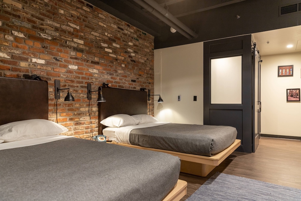 Moxy Nashville Downtown 8/40