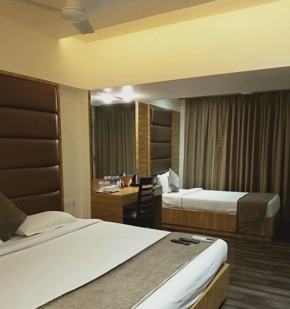 HOTEL HERITAGE DAKSHIN 18/50