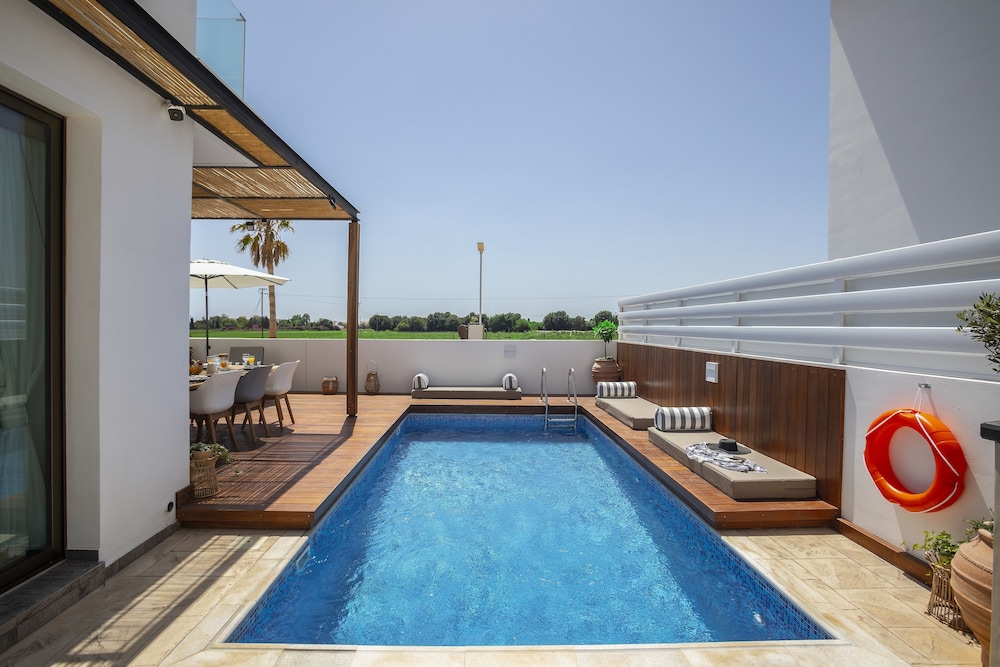 Chris Le Mare Luxury Villa 4/37