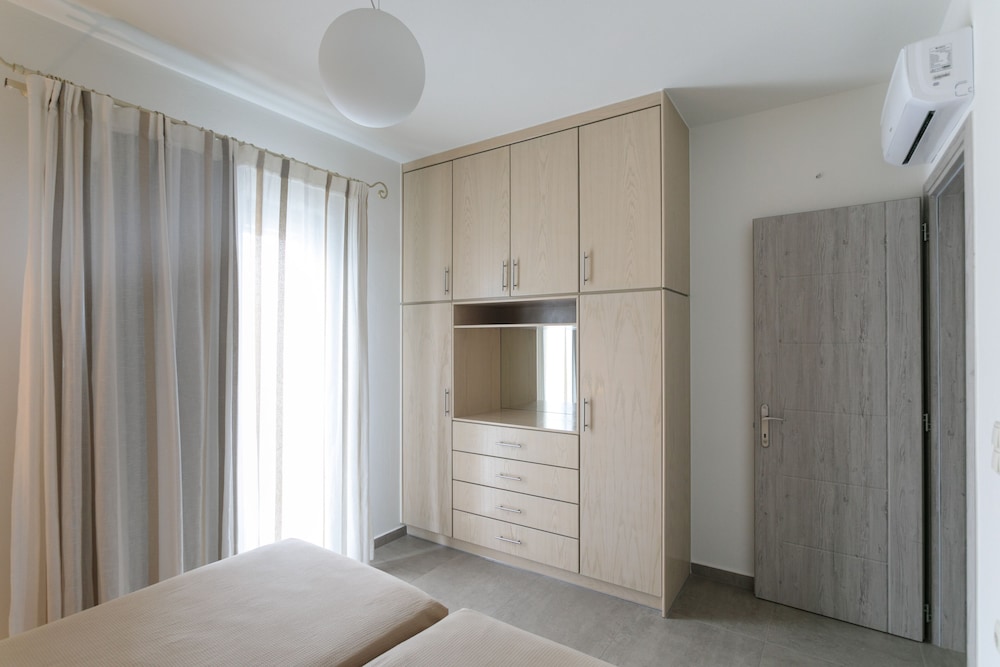Sweet Home Naxos 17/50