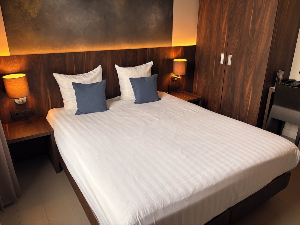 City, Double Bed