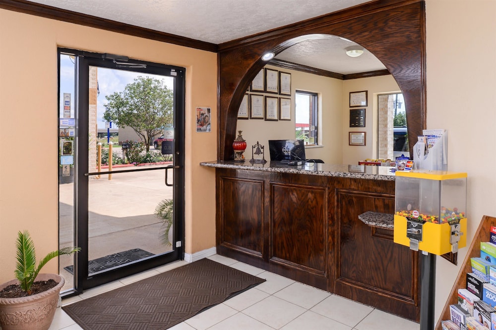 Americas Best Value Inn & Suites Waller Prairie View 11/38