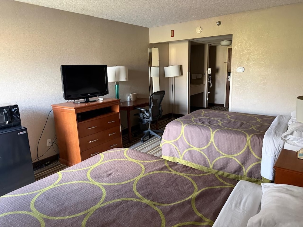 Super 8 By Wyndham Chambersburg I-81 24/43