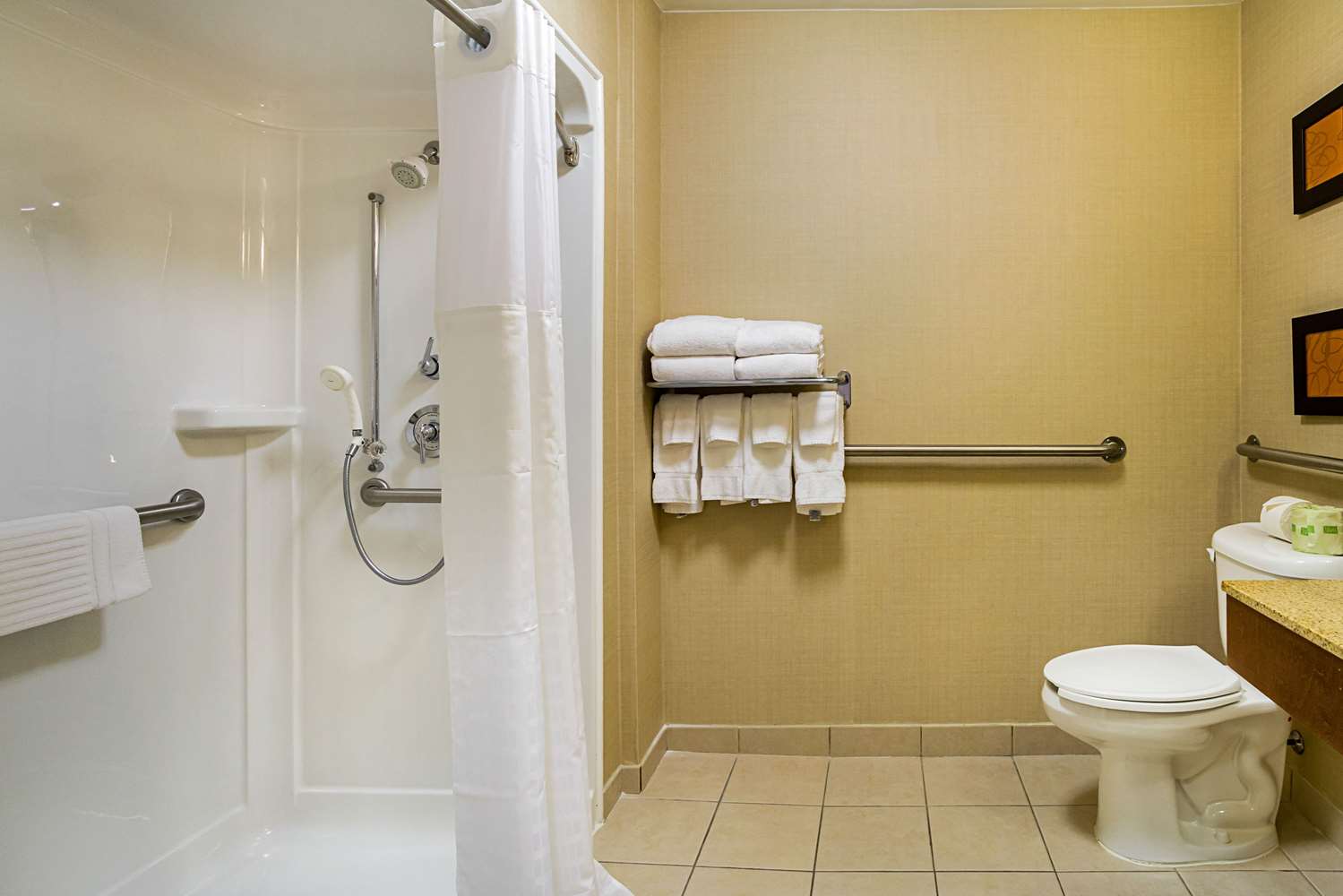 Comfort Suites Twinsburg, OH 26/27