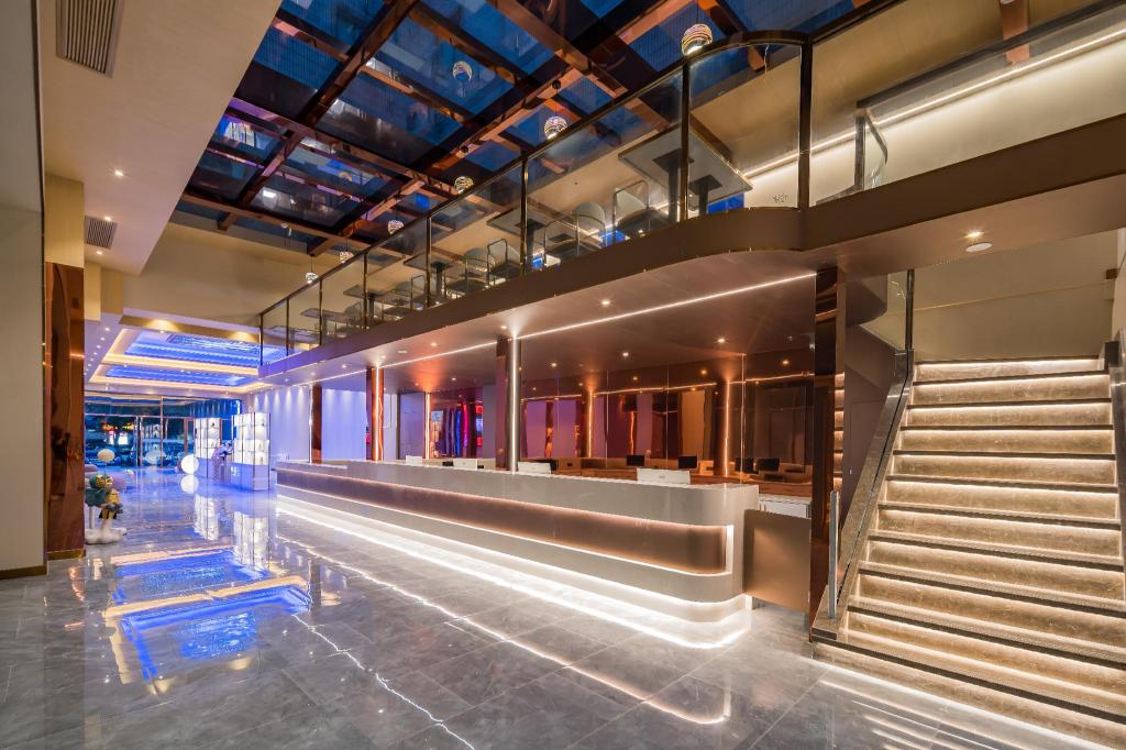 Dequan Luxury Hotel (Chaoyang High speed Railway Station Shilibao Subway Station Branch) 10/50