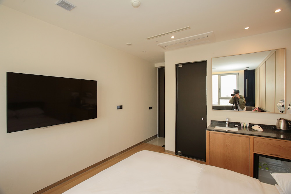 Hotel The Designers Hongdae 30/80