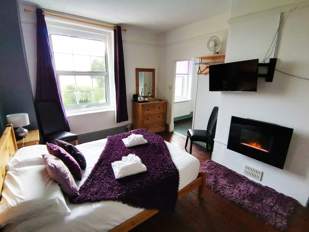 The Stonehenge Inn Carvery 25/39