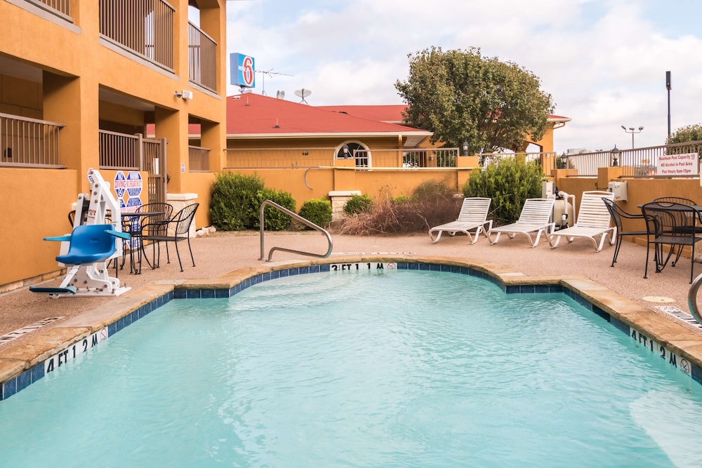 Motel6 Alvarado, TX 30/33