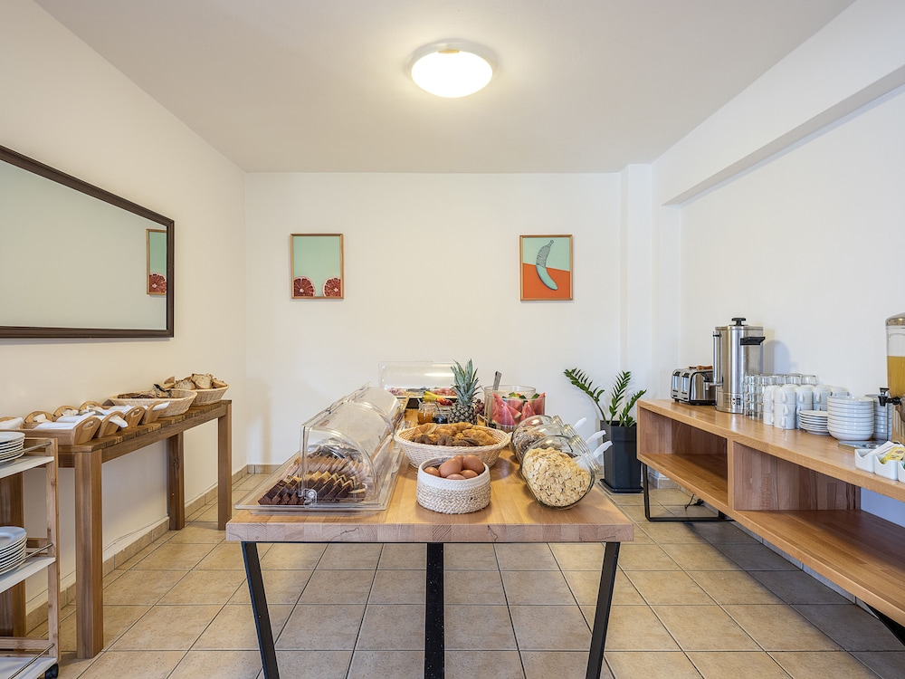 Artemis Hotel Apartments 42/50