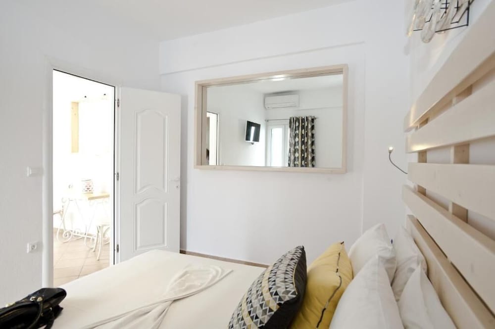 Yanna Luxury Suites 5/47
