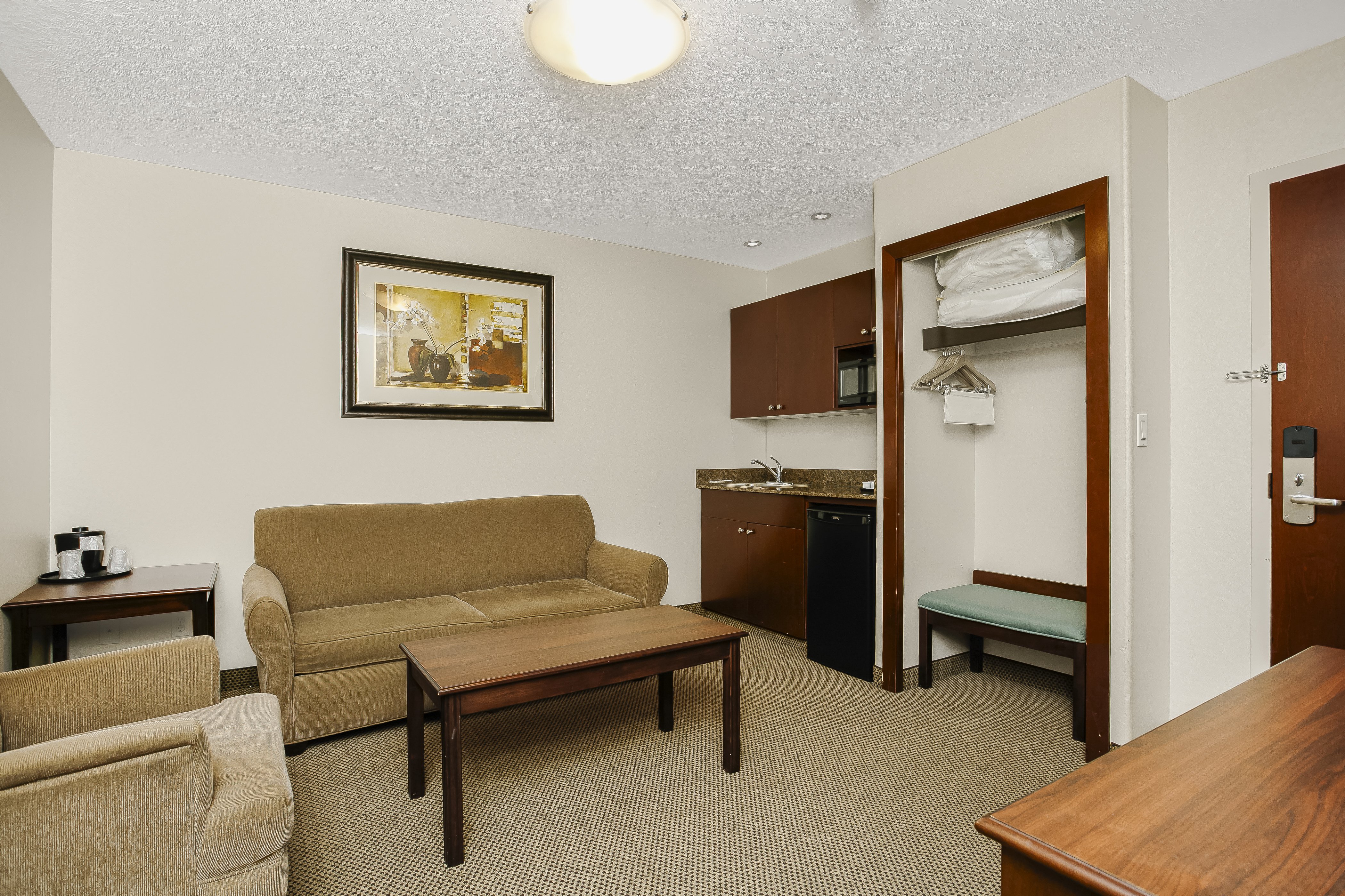 Holiday Inn Express Hotel Suites Whitecourt Southeast 53/78