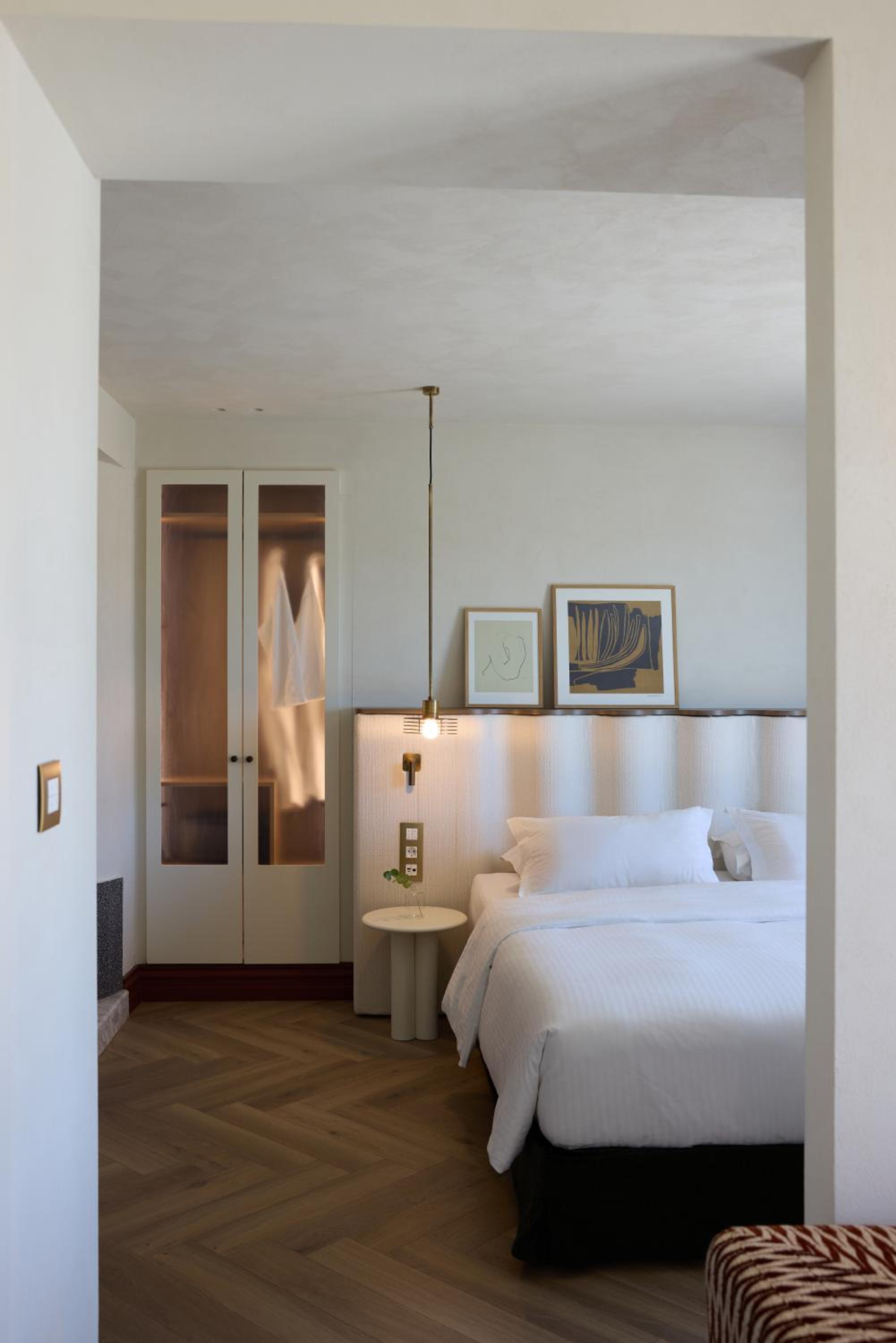 Red, Suite, Queen Bed, Acropolis View