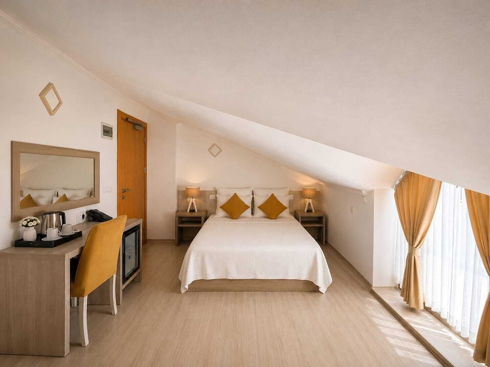 Economy, Double Bed, Mountain View, Attic، Aria Doria Otel 2/9