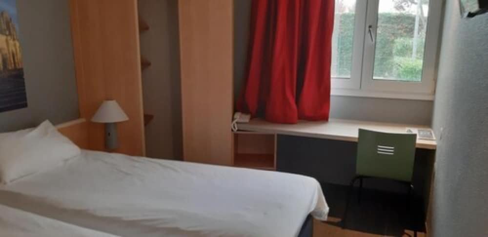 Ibis Arles 16/65